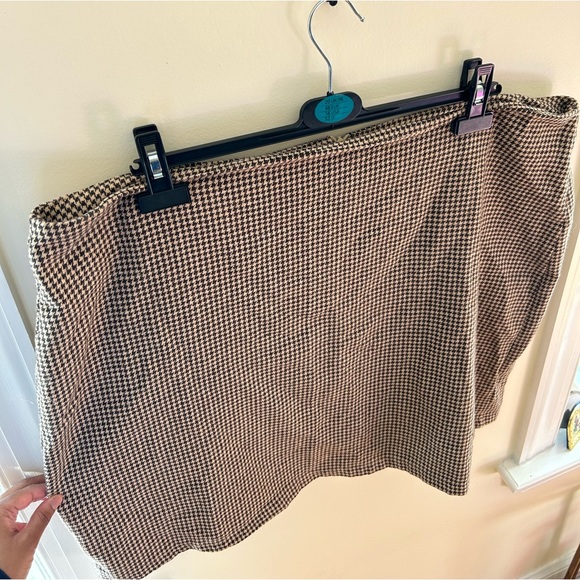 SHEIN Plus Size Houndstooth Print High Waisted Skirt - Picture 4 of 7
